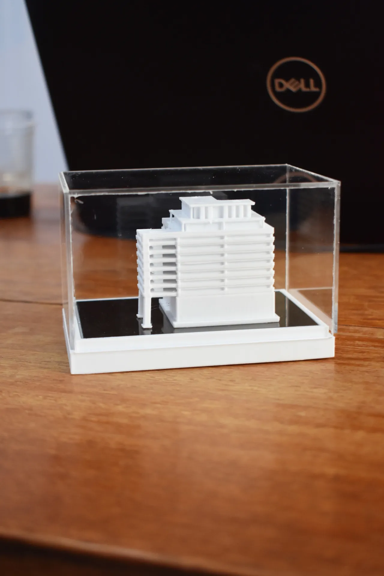 Mini maquete Switch clássica com base sob medida